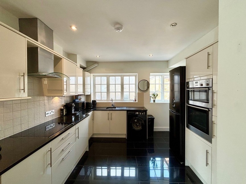 2 bedroom Flat for Sale Church Street, Baldock, Hertfordshire