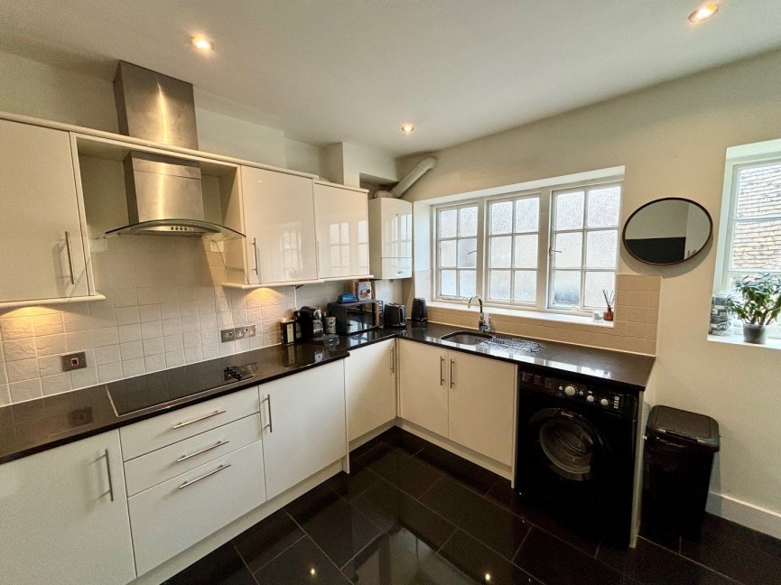2 bedroom Flat for Sale Church Street, Baldock, Hertfordshire
