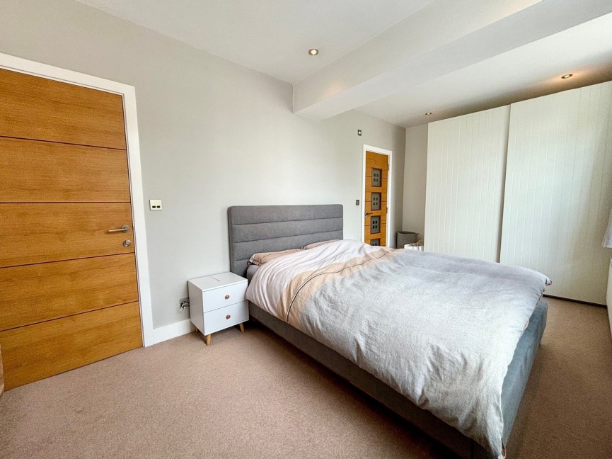 2 bedroom Flat for Sale Church Street, Baldock, Hertfordshire
