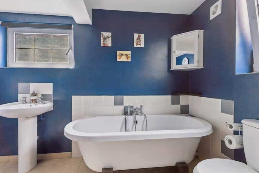 2 bedroom House for Sale High Street, Arlesey, Bedfordshire