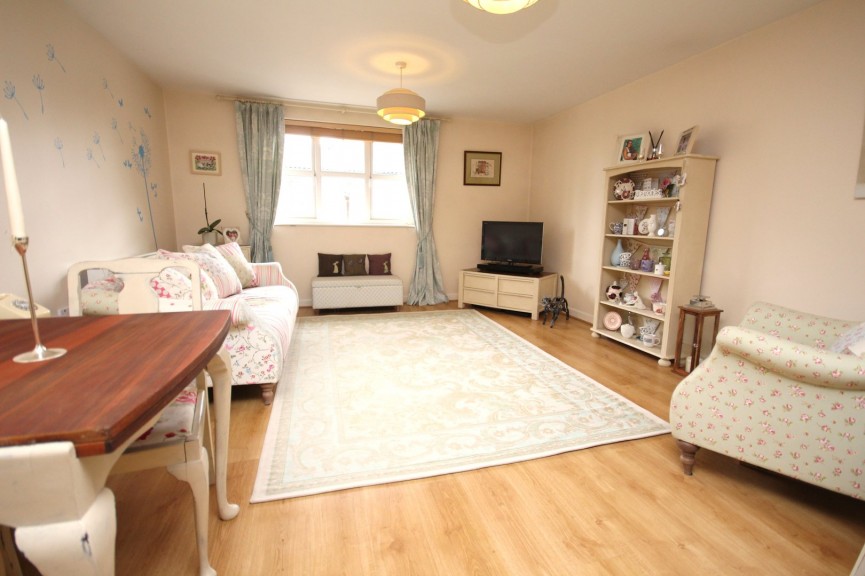 1 bedroom Flat for Sale Birds Hill, Letchworth Garden City, Hertfordshire