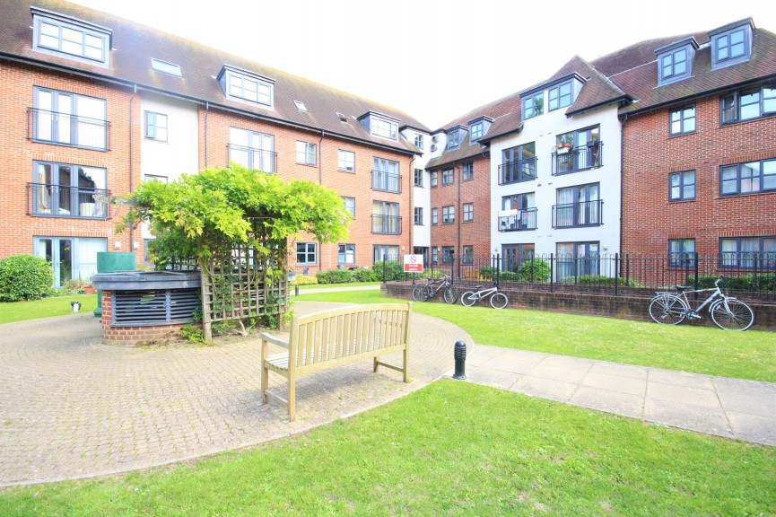 1 bedroom Flat for Sale Birds Hill, Letchworth Garden City, Hertfordshire