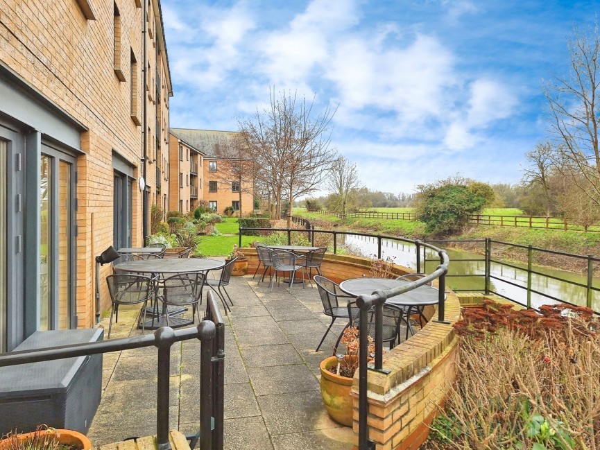 1 bedroom Flat for Sale Shortmead Street, Biggleswade, Bedfordshire