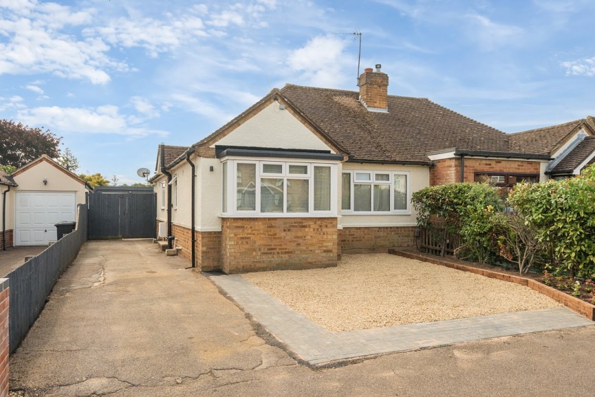 2 bedroom Bungalow for Sale Station Road, Flitwick, Bedfordshire