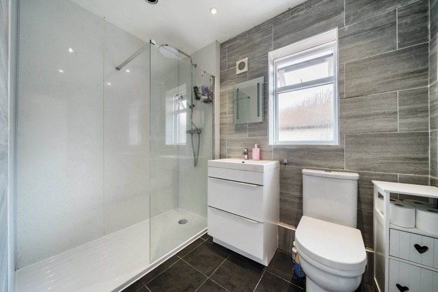2 bedroom Bungalow for Sale Station Road, Flitwick, Bedfordshire