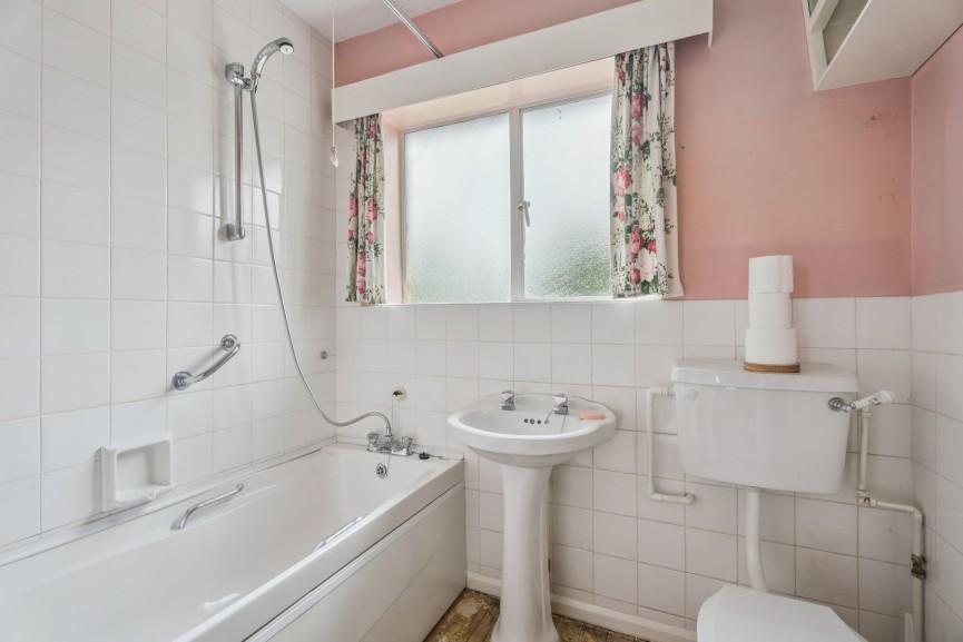 3 bedroom House for Sale Wellingham Avenue, Hitchin, Hertfordshire