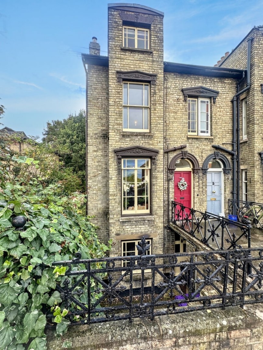 4 bedroom House for Sale Old North Road, Royston, Hertfordshire