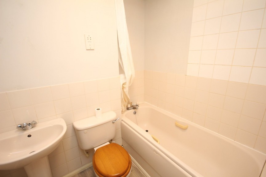 1 bedroom Flat for Sale Chagny Close, Letchworth Garden City, Hertfordshire