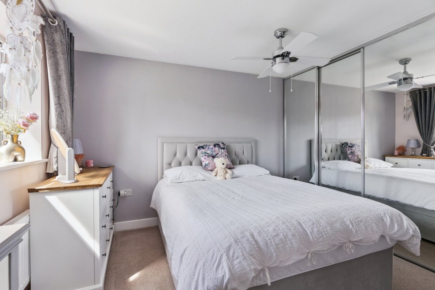 4 bedroom House for Sale Saxon Field, Shefford, Bedfordshire