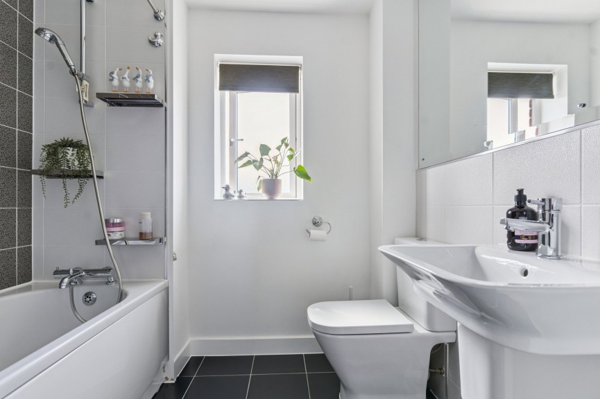4 bedroom House for Sale Saxon Field, Shefford, Bedfordshire