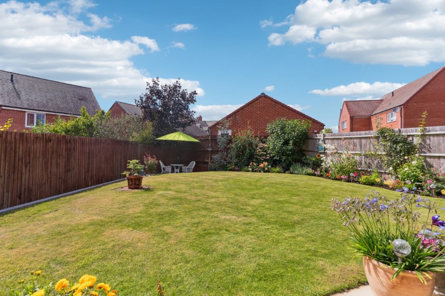 4 bedroom House for Sale Saxon Field, Shefford, Bedfordshire