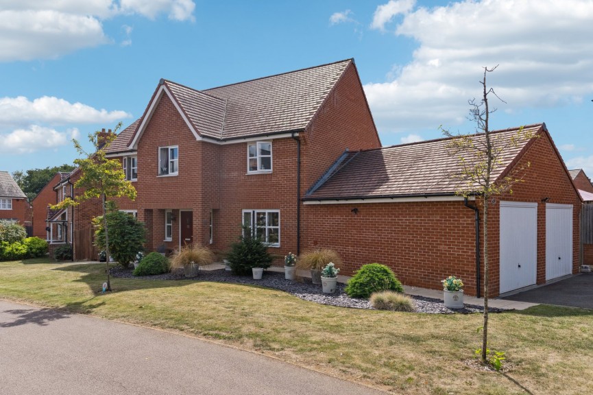 4 bedroom House for Sale Saxon Field, Shefford, Bedfordshire