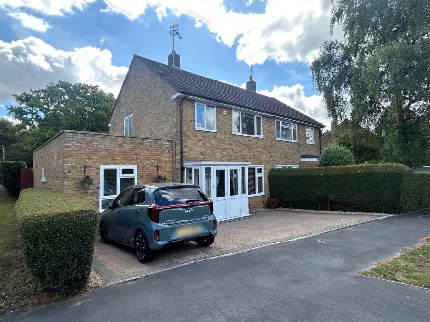 3 bedroom House for Sale Thistle Grove, Welwyn Garden City, Hertfordshire
