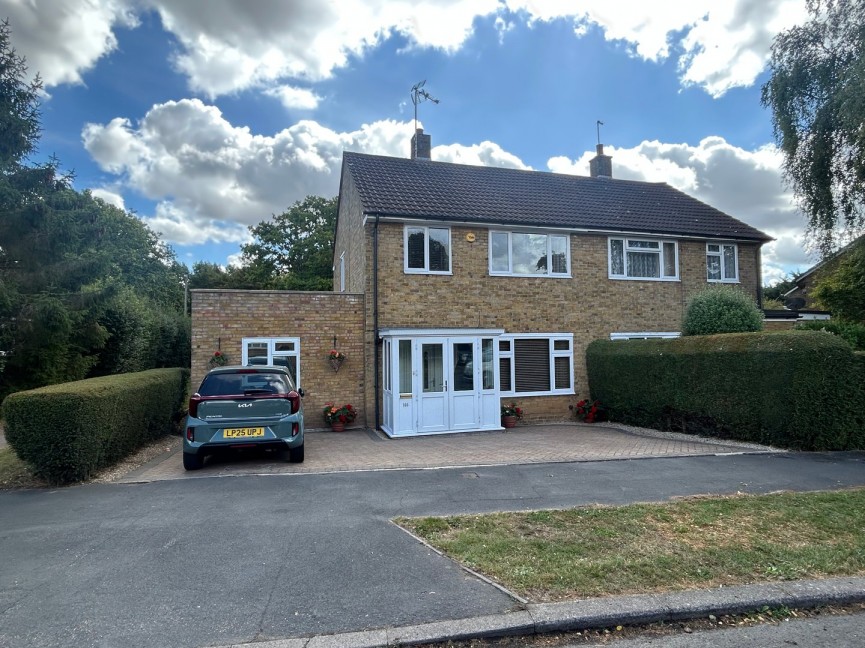 3 bedroom House for Sale Thistle Grove, Welwyn Garden City, Hertfordshire