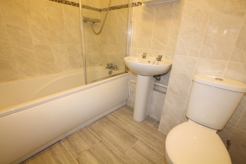 1 bedroom Flat for Letting High Street, Baldock, Hertfordshire