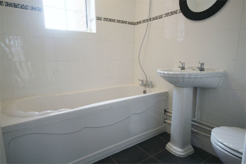 4 bedroom House for Letting Chestnut Avenue, LUTON, Sundon park, Bedfordshire