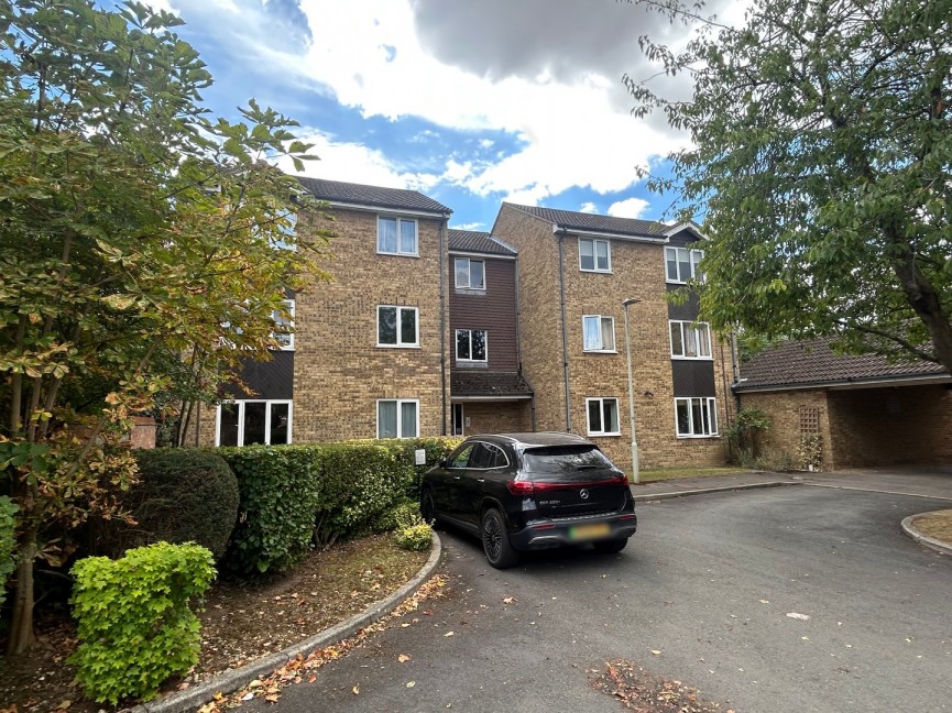 1 bedroom Flat for Sale Wellington Drive, Welwyn Garden City, Hertfordshire
