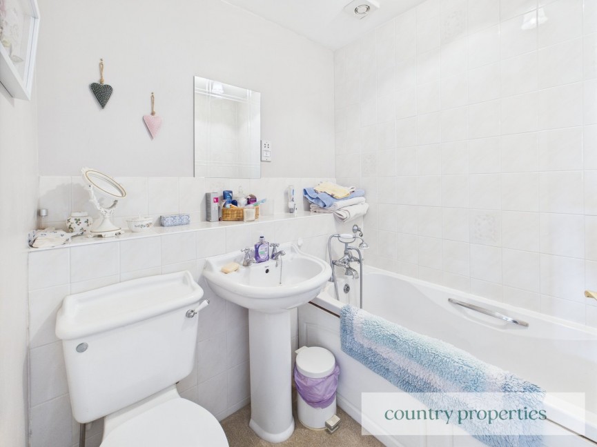 3 bedroom House for Sale Welwyn Hall Gardens, Welwyn, Hertfordshire