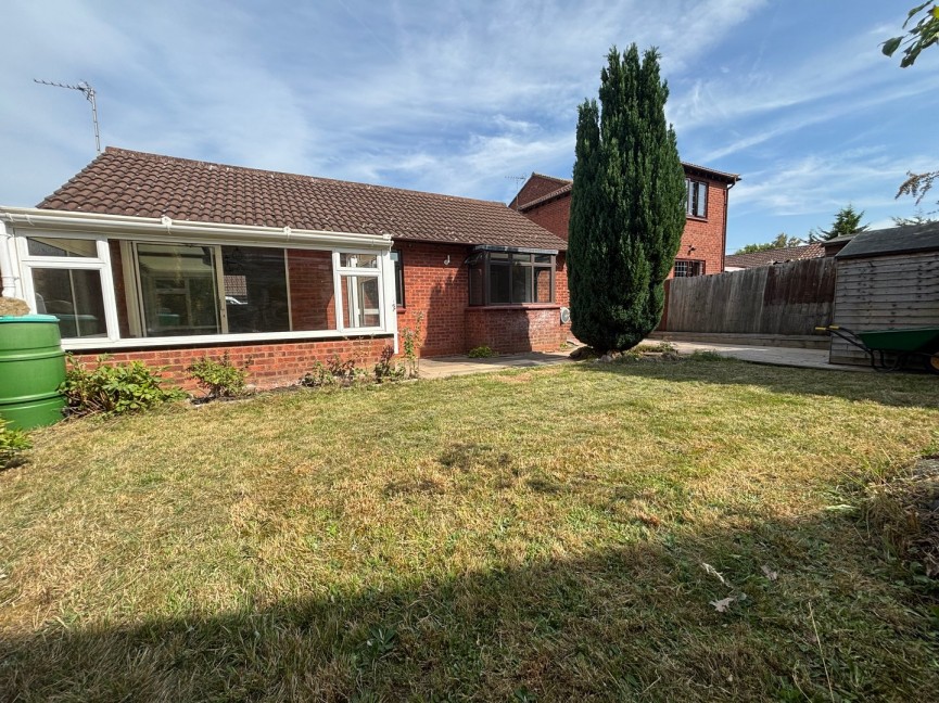 2 bedroom Bungalow for Letting Larkins Close, Baldock, Hertfordshire