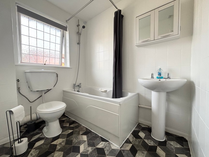2 bedroom Bungalow for Letting Larkins Close, Baldock, Hertfordshire