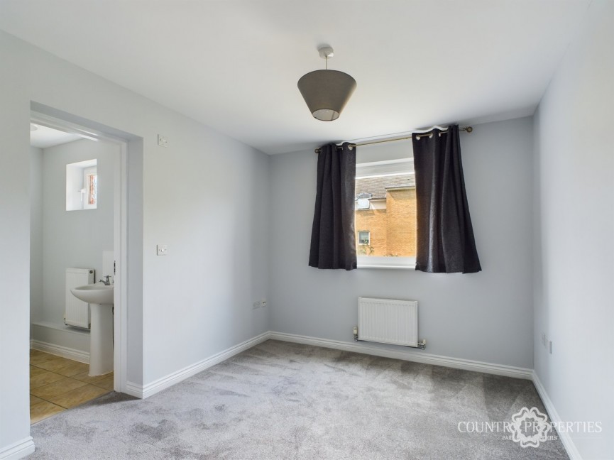 2 bedroom Flat for Sale Eddington Crescent, Welwyn Garden City, Hertfordshire