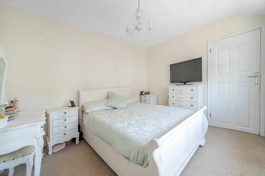 2 bedroom House for Sale Olympus Road, Henlow, Bedfordshire