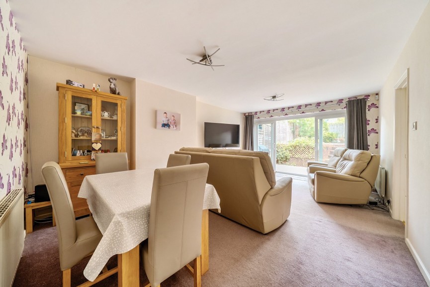 3 bedroom Bungalow for Sale Lincoln Way, Harlington, Bedfordshire