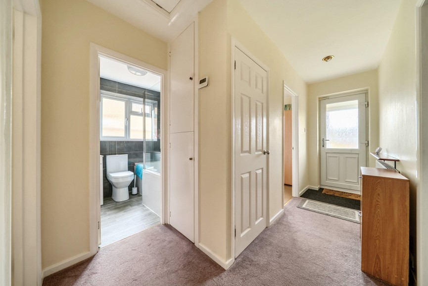 3 bedroom Bungalow for Sale Lincoln Way, Harlington, Bedfordshire