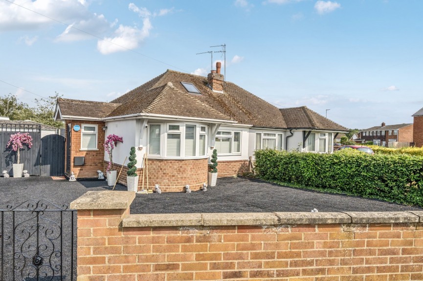 2 bedroom Bungalow for Sale Station Road, Flitwick, Bedfordshire