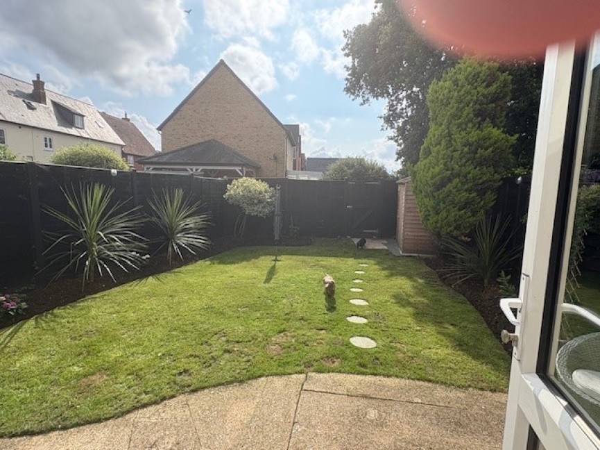 3 bedroom House for Letting Oak Drive, Henlow, Bedfordshire