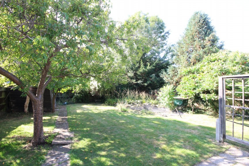 2 bedroom Bungalow for Sale Longmead, Letchworth Garden City, Hertfordshire