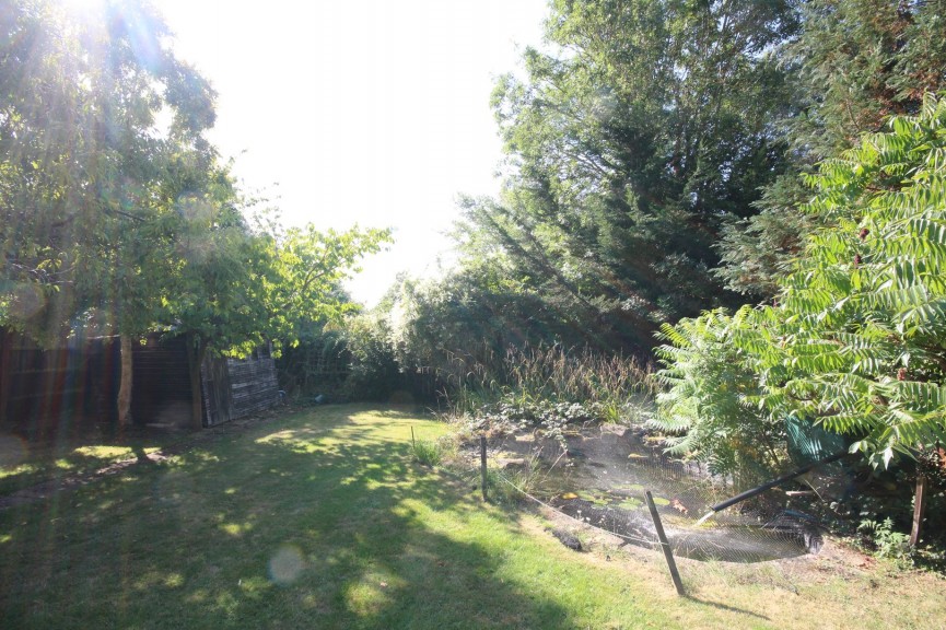 2 bedroom Bungalow for Sale Longmead, Letchworth Garden City, Hertfordshire