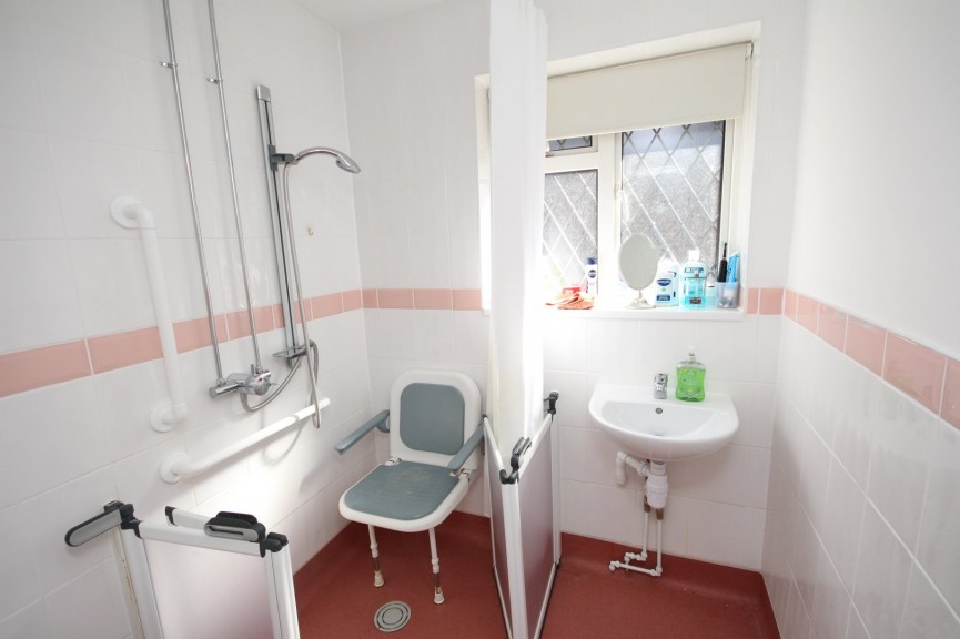 2 bedroom Bungalow for Sale Longmead, Letchworth Garden City, Hertfordshire