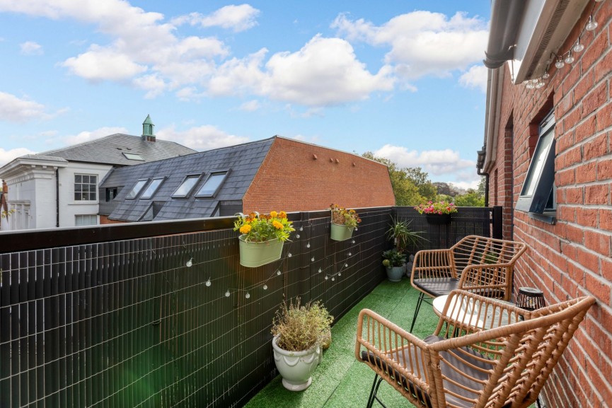 2 bedroom Flat for Sale Paynes Park, Hitchin, Hertfordshire