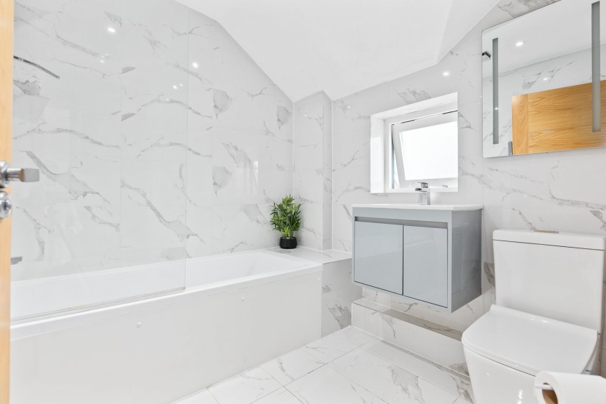 2 bedroom Flat for Sale Paynes Park, Hitchin, Hertfordshire