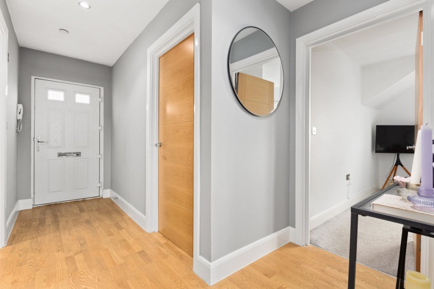 2 bedroom Flat for Sale Paynes Park, Hitchin, Hertfordshire