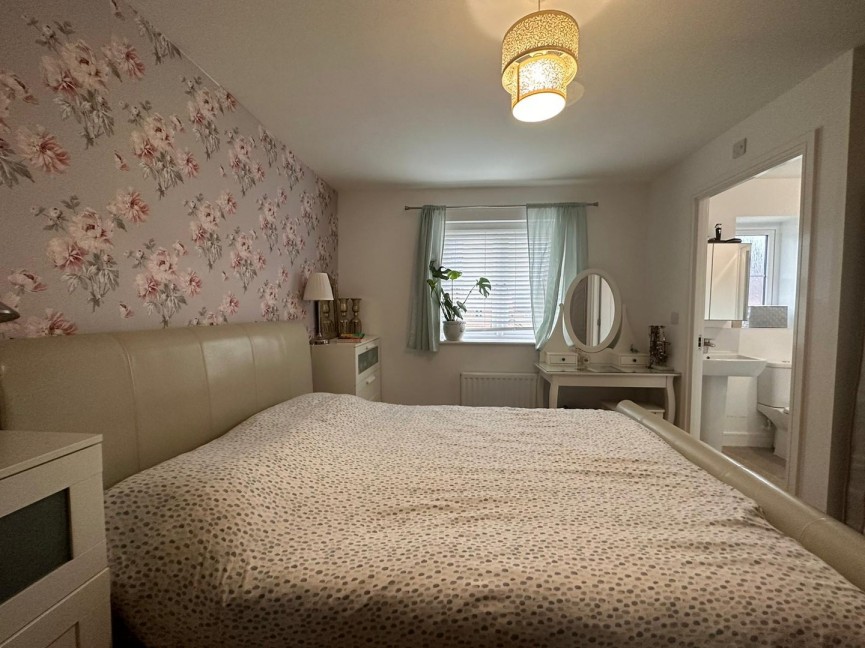 4 bedroom House for Sale Lilburn Avenue, Royston, Hertfordshire