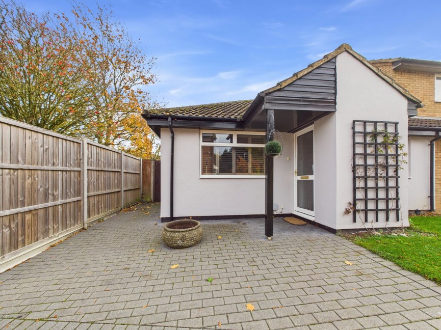 2 bedroom Bungalow for Sale Westell Close, Baldock, Hertfordshire