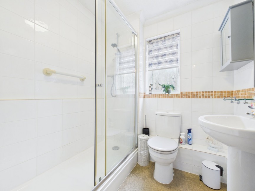 2 bedroom Bungalow for Sale Westell Close, Baldock, Hertfordshire