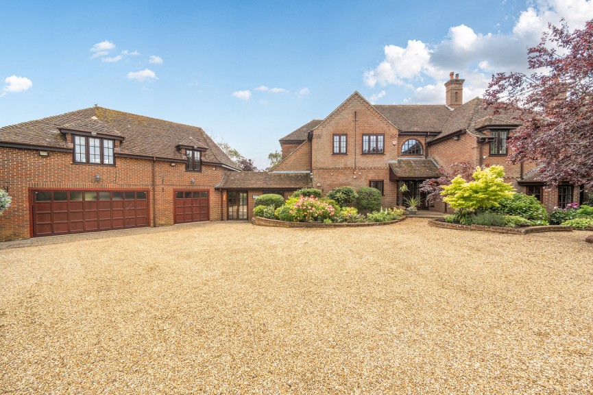 6 bedroom House for Sale Church Road, Westoning, Bedfordshire