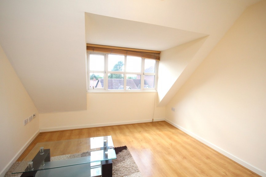 2 bedroom Flat for Sale Birds Hill, Letchworth Garden City, Hertfordshire