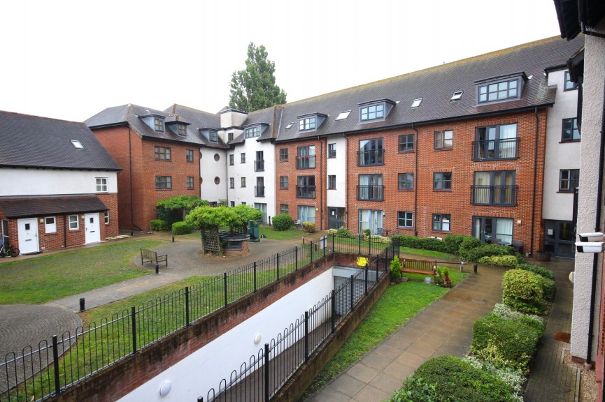 2 bedroom Flat for Letting Birds Hill, Letchworth Garden City, Hertfordshire