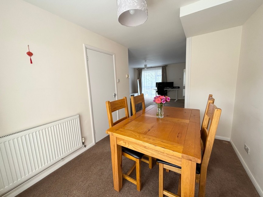 3 bedroom House for Letting Thurnall Avenue, Royston, Hertfordshire
