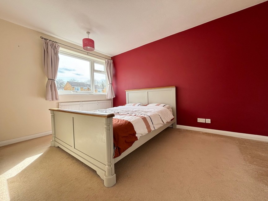 3 bedroom House for Letting Thurnall Avenue, Royston, Hertfordshire