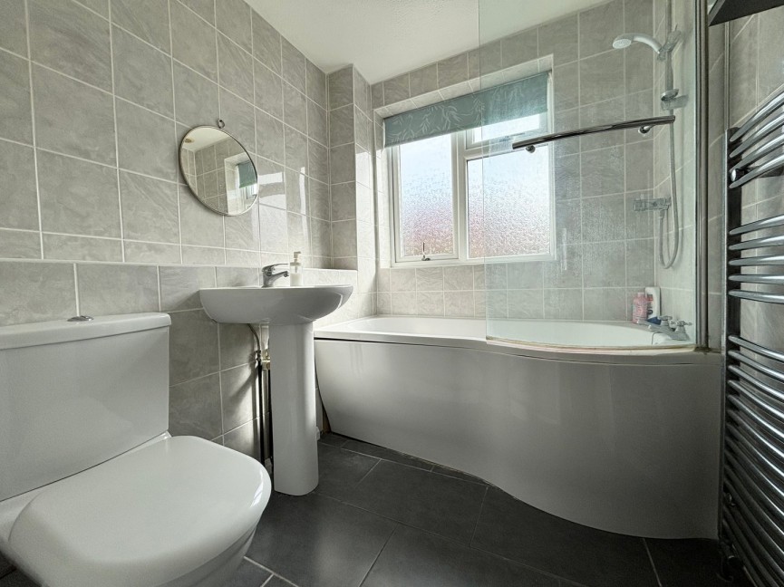 3 bedroom House for Letting Thurnall Avenue, Royston, Hertfordshire