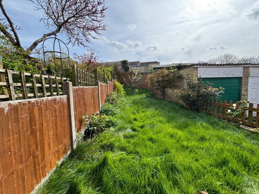 3 bedroom House for Letting Thurnall Avenue, Royston, Hertfordshire