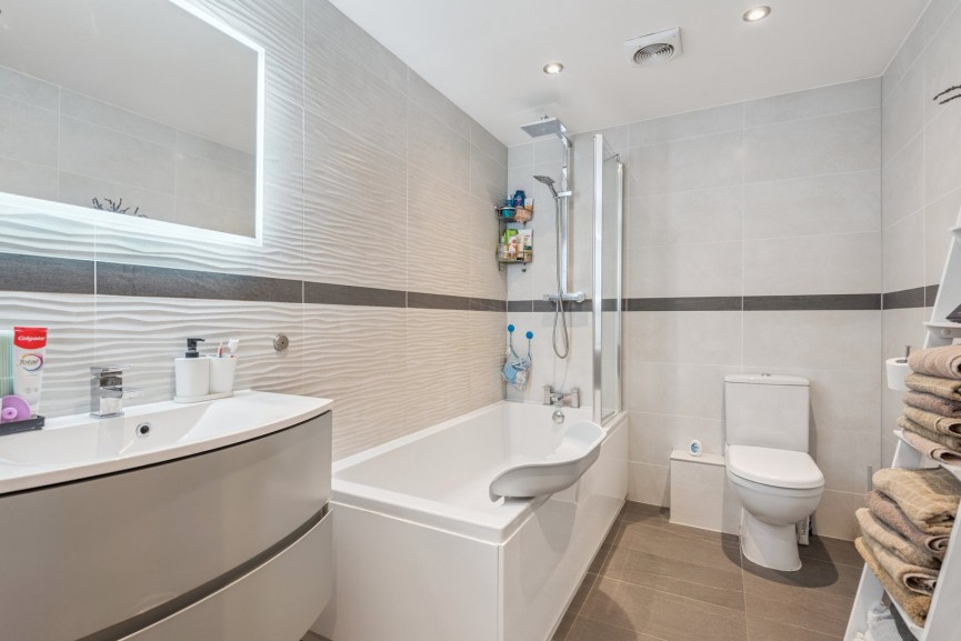 3 bedroom House for Sale Bearton Road, Hitchin, Hertfordshire