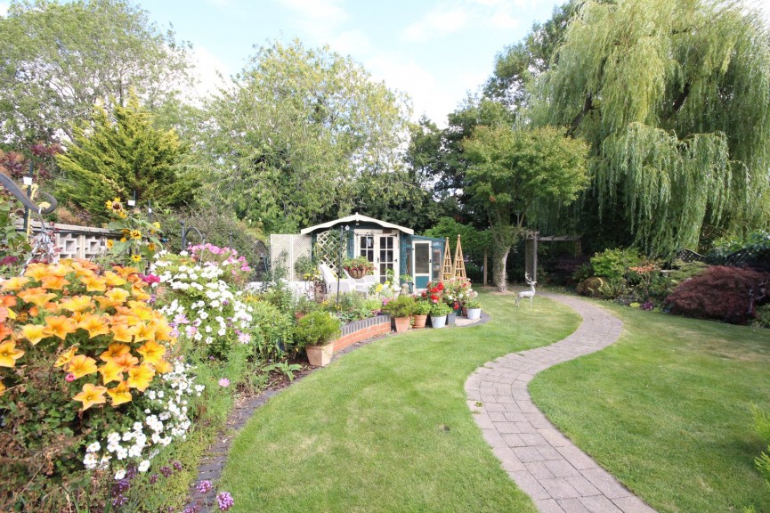 3 bedroom House for Sale Howard Drive, Letchworth Garden City, Hertfordshire