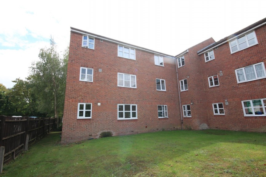 2 bedroom Flat for Sale Marmet Avenue, Letchworth Garden City, Hertfordshire