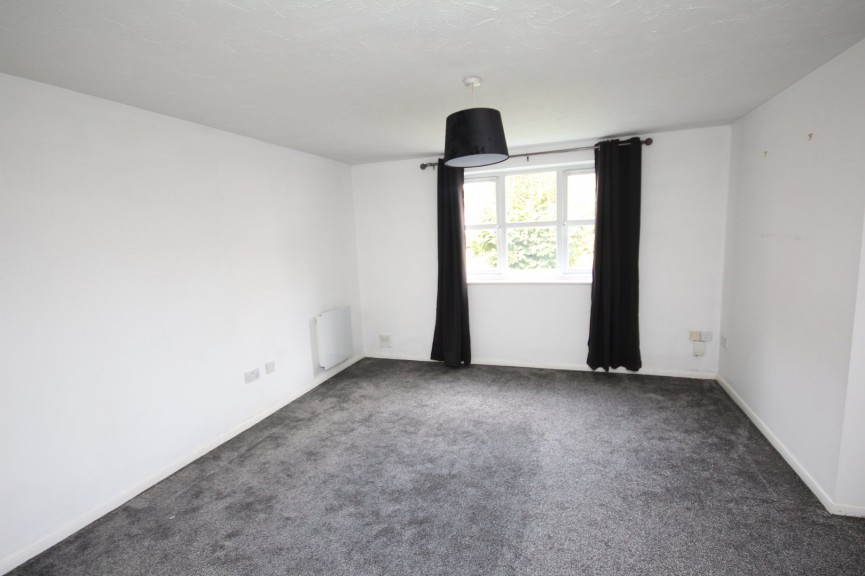 2 bedroom Flat for Sale Marmet Avenue, Letchworth Garden City, Hertfordshire